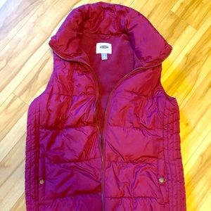 Old navy magenta puffer vest nwot
